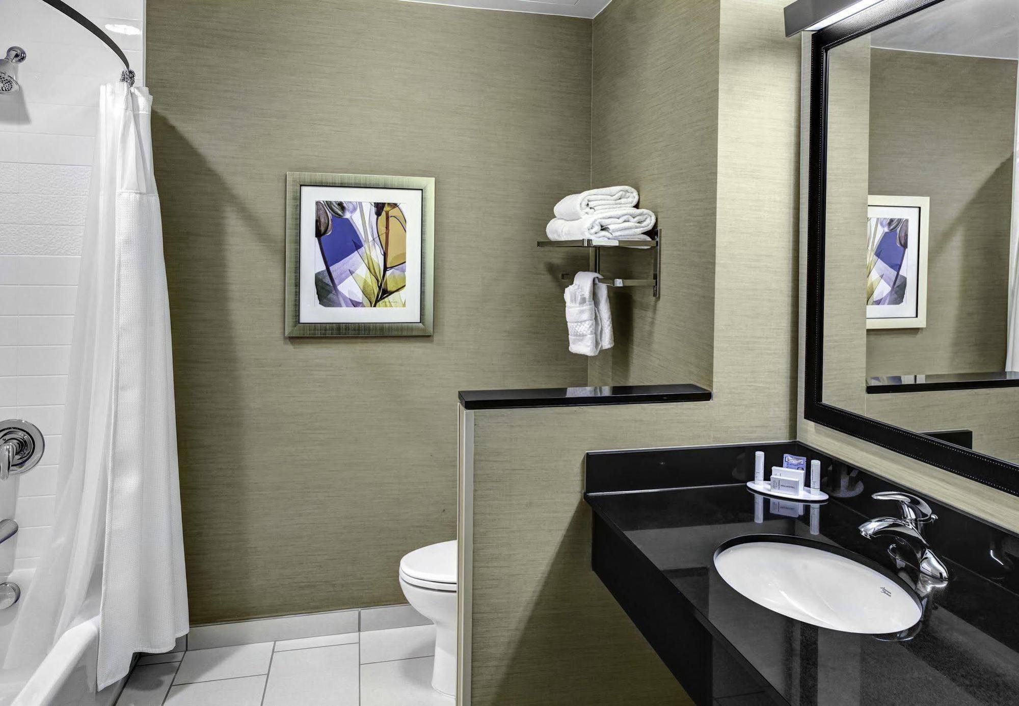 Fairfield Inn & Suites By Marriott Lansing At Eastwood Dış mekan fotoğraf